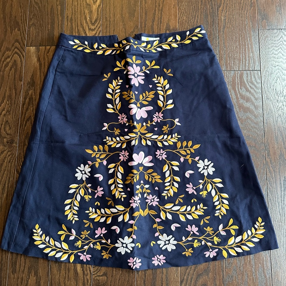 Boden size 14 Floral Embroidered Navy Skirt